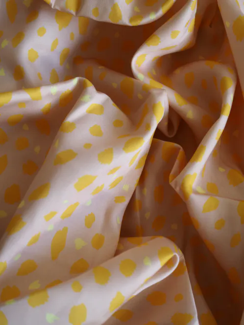 Hovedbilde NYHET! Viskose satin, dots - fersken